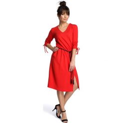 Czerwona Sukienka Boho z Rozszerzanym Dołem ze Sznurkowym Paskiem. Czerwone sukienki damskie Molly.pl, na co dzień, s, bez wzorów, z dzianiny, boho, bez kołnierzyka, bez rękawów, dopasowane. Za 154,90 zł.