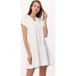 Kremowa Sukienka Rosehip. Białe sukienki damskie Born2be, na co dzień, s, bez wzorów, wizytowe, bez kołnierzyka, bez rękawów, mini, rozkloszowane. Za 59,99 zł.
