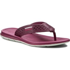 Japonki ECCO - Intrinsic Toffel 88000301055 Fuchsia. Fioletowe klapki damskie ecco, w paski, ze skóry, na niskim obcasie. W wyprzedaży za 139,00 zł.