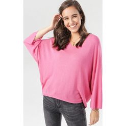 Różowy Sweter Asteorea. Różowe swetry damskie Born2be, uniwersalny, bez wzorów, bez rękawów, bez kaptura. Za 99,99 zł.