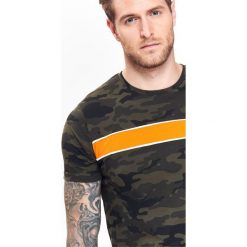 T-SHIRT KRÓTKI RĘKAW MĘSKI. Pomarańczowe t-shirty męskie marki Top Secret, na zimę, s, z nadrukiem, z dzianiny. W wyprzedaży za 19,99 zł.