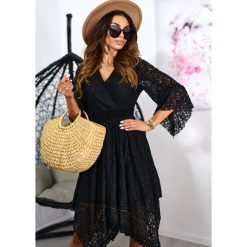 Sukienka Cosabela Kolor Black ONESIZE. Czarne sukienki damskie LIGARI, s, w paski, z bawełny, eleganckie, bez kołnierzyka, bez rękawów. Za 159,00 zł.