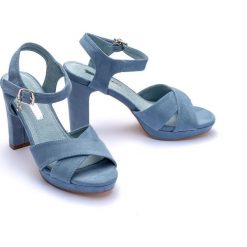 XTI 32035 jeans, sandały damskie. Sandały damskie Xti, bez wzorów, z jeansu, bez obcasa, na obcasie, bez zapięcia. Za 189,90 zł.