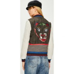 Desigual - Kurtka bomber. Szare bomberki damskie marki Desigual, s, z elastanu. W wyprzedaży za 449,90 zł.