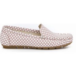 Mokasyny damskie z motywem szachownicy - skóra naturalna - model 001 – kolor różowa szachownica. Różowe mokasyny damskie Zapato, z jeansu, klasyczne, na płaskiej podeszwie. Za 310,00 zł.