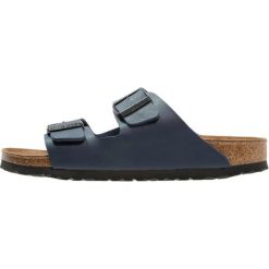 Birkenstock ARIZONA Kapcie blau. Niebieskie kapcie męskie marki Birkenstock, ze skóry ekologicznej. Za 329,00 zł.
