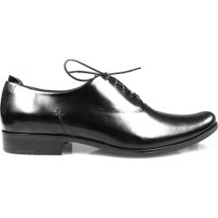Eleganckie czarne wiedenki T32. Czarne buty wizytowe męskie Faber - Obuwie męskie, na co dzień, bez wzorów, ze skóry, eleganckie, bez zapięcia. W wyprzedaży za 269,10 zł.