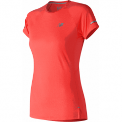 New Balance WT81200DAF. Czerwone bluzki sportowe damskie marki New Balance, s, z poliesteru. Za 149,99 zł.