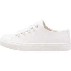 Trampki damskie slip on: Tata Italia Tenisówki i Trampki white