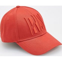 Czapka z daszkiem - Czerwony. Czerwone czapki męskie Reserved. W wyprzedaży za 9,99 zł.