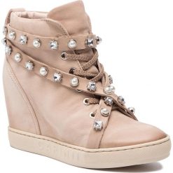 Sneakersy CARINII - B5048 504-M93-000-B88. Brązowe półbuty damskie Carinii, bez wzorów, ze skóry, bez obcasa, na koturnie, bez zapięcia. W wyprzedaży za 319,00 zł.