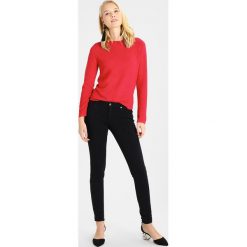Swetry klasyczne damskie: comma casual identity LANGARM Sweter red