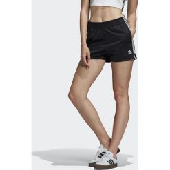 DAMSKIE SZORTY ADIDAS 3-STRIPES (36). Szorty damskie Adidas, w paski, z poliesteru, retro. W wyprzedaży za 99,99 zł.