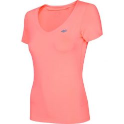 Koszulka treningowa damska TSDF300 - łososiowy neon. Różowe t-shirty damskie 4f, bez wzorów, z dzianiny, bez kołnierzyka. W wyprzedaży za 39,99 zł.