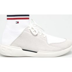 Tommy Hilfiger - Buty. Białe sneakersy męskie TOMMY HILFIGER, z okrągłym noskiem, na sznurówki. W wyprzedaży za 299,90 zł.