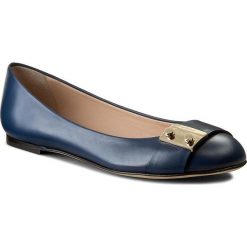 Baleriny FURLA - Metropolis 853696 S Y916 WU0 Navy. Niebieskie baleriny damskie Furla, z aplikacjami, ze skóry, eleganckie, bez obcasa, na obcasie. W wyprzedaży za 399,00 zł.