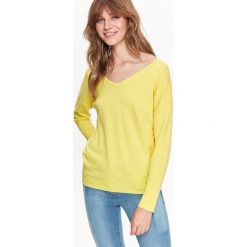 SWETER DŁUGI RĘKAW DAMSKI Z WIĄZANIEM NA PLECACH. Czarne swetry klasyczne damskie marki Top Secret, na jesień, z dekoltem na plecach. Za 49,99 zł.