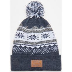 Zimowa czapka z pomponem - Granatowy. Niebieskie czapki męskie Cropp, na zimę, bez wzorów. Za 39,99 zł.