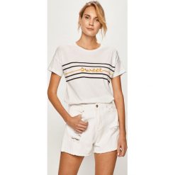 Noisy May - T-shirt. Białe bluzki damskie Noisy May, s, z aplikacjami, z bawełny, z okrągłym kołnierzem, z krótkim rękawem. W wyprzedaży za 44,90 zł.