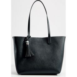 Torebka shopper z kosmetyczką - Czarny. Czarne kosmetyczki damskie Mohito, bez wzorów, bez dodatków. Za 119,99 zł.