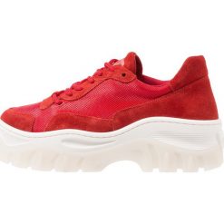 Trampki damskie slip on: Bronx Tenisówki i Trampki red