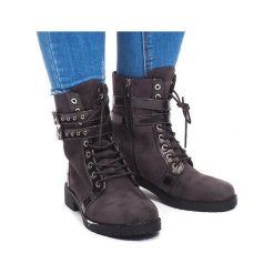 Szare Zamszowe Botki Workery A-52 Szary. Szare botki damskie ButyModne, na zimę, z zamszu, eleganckie, przed kolano, na wysokim obcasie, na koturnie, na klamry. Za 76,50 zł.