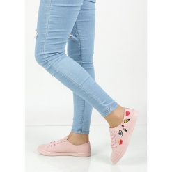 Trampki haftowane Casu JX42. Szare trampki i tenisówki damskie Casu, z haftami, bez zapięcia. Za 29,99 zł.