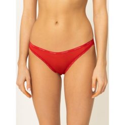 Figi klasyczne Calvin Klein Underwear Bottoms Up 0000D3447E. Czerwone figi damskie Calvin Klein Underwear, m, bez wzorów. W wyprzedaży za 59,00 zł.