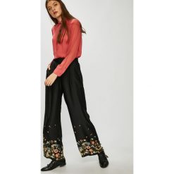 Vero Moda - Spodnie. Czarne spodnie damskie Vero Moda, s, z poliesteru, z podwyższonym stanem. W wyprzedaży za 59,90 zł.