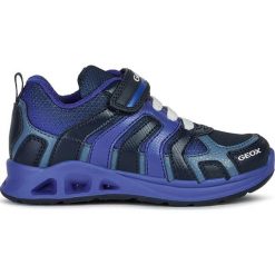 Sneakersy "Dakin" w kolorze granatowo-niebieskim. Niebieskie trampki chłopięce geox kids, bez wzorów, z gumy, bez zapięcia. W wyprzedaży za 139,95 zł.