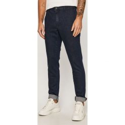 Marciano Guess - Jeansy Easy Chino. Niebieskie jeansy męskie MARCIANO GUESS, z aplikacjami. Za 599,90 zł.