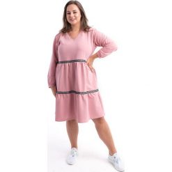 Koralowa sukienka dresowa Lilly XXL OVERSIZE JESIEŃ. Pomarańczowe sukienki damskie Moda Size Plus Iwanek, na jesień, s, bez wzorów, z elastanu, bez kołnierzyka, z długim rękawem, długie, mini, oversize. Za 169,90 zł.