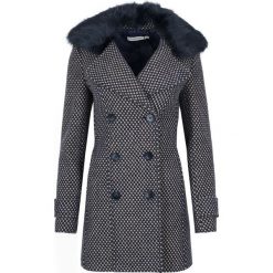 Wełniany płaszcz Naf Naf. Kurtki damskie NAF NAF, w kratkę, z wełny. Za 399,00 zł.