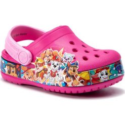 Klapki CROCS - Crocsfl Paw Patrol Band Clg K 205509 Fuchsia. Różowe sandały dziewczęce Crocs, z tworzywa sztucznego, bez zapięcia. W wyprzedaży za 139,00 zł.