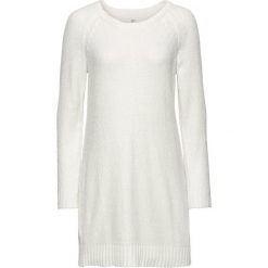 Sukienka dzianinowa oversize bonprix biel wełny. Białe sukienki damskie bonprix, bez wzorów, z wełny, bez kołnierzyka, bez rękawów, oversize. Za 89,99 zł.