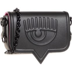 Torebka CHIARA FERRAGNI - 20AI-CFPT006 Black. Czarne torebki klasyczne damskie Chiara Ferragni, bez wzorów, ze skóry ekologicznej, wizytowe, bez dodatków. Za 1219,00 zł.