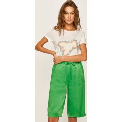 Patrizia Pepe - T-shirt. Czarne bluzki damskie Patrizia Pepe, s, z aplikacjami, z bawełny, z okrągłym kołnierzem. Za 389,90 zł.