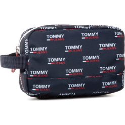 Kosmetyczka TOMMY JEANS - Tjm Cool City Wasbag Nyl Pnt AM0AM06096 0G0. Niebieskie kosmetyczki męskie Tommy Jeans, bez wzorów, z jeansu. Za 159,00 zł.