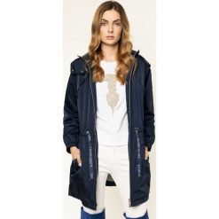 Parka Trussardi Jeans 56S00463. Niebieskie kurtki damskie Trussardi Jeans, s, bez wzorów, z jeansu, bez kaptura. W wyprzedaży za 599,00 zł.