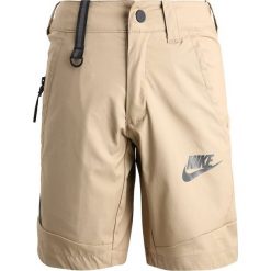Nike Performance SPOTSWEAR TECH Krótkie spodenki sportowe khaki/black/anthracite. Brązowe spodenki chłopięce Nike Performance, z bawełny, sportowe. W wyprzedaży za 131,45 zł.