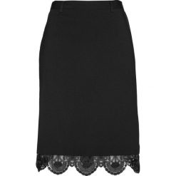 Spódnica z koronką bonprix czarny. Czarne spódniczki damskie bonprix, w koronkowe wzory, z koronki. Za 124,99 zł.