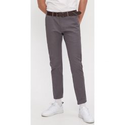 Spodnie chino slim - Jasny szary. Szare spodnie męskie House, s, bez wzorów. Za 119,99 zł.