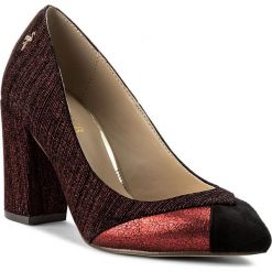 Półbuty MENBUR - 07726 Black/Red. Czerwone półbuty damskie Menbur, bez wzorów, ze skóry ekologicznej, eleganckie, bez obcasa, na obcasie, bez zapięcia. W wyprzedaży za 119,00 zł.