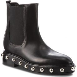 Sztyblety RED VALENTINO - QQ2S0B16 Nero 0NO. Czarne kozaki damskie Red Valentino, na imprezę, ze skóry, bez obcasa, na obcasie, bez zapięcia. W wyprzedaży za 1299,00 zł.