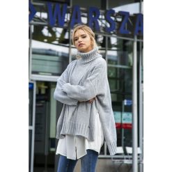 Sweter oversize F551. Swetry damskie Tagless, uniwersalny, bez wzorów, z długim rękawem. Za 170,99 zł.