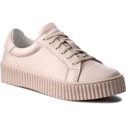 Sneakersy NESSI - 17111 Róż 1. Różowe półbuty damskie marki Nessi, na co dzień, bez wzorów, ze skóry, bez obcasa, na płaskiej podeszwie, bez zapięcia. W wyprzedaży za 199,00 zł.