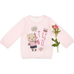 Bluza w kolorze jansoróżowym. Różowe bluzy niemowlęce Benetton Kids, z aplikacjami, z bawełny, bez rękawów, bez kaptura. W wyprzedaży za 37,95 zł.
