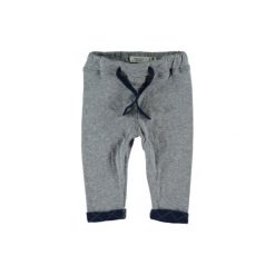 Name it Boys Spodnie Jake grey melange. Szare spodnie niemowlęce marki Name it, z bawełny. Za 69,99 zł.