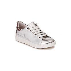 Buty Dziecko Young Elegant People EDENIL. Szare trampki dziewczęce Young Elegant People, bez wzorów, bez zapięcia. Za 194,50 zł.