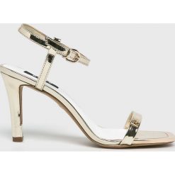 Dkny - Sandały. Żółte sandały damskie DKNY, bez wzorów, z materiału, bez obcasa, na obcasie, na klamry. Za 599,90 zł.